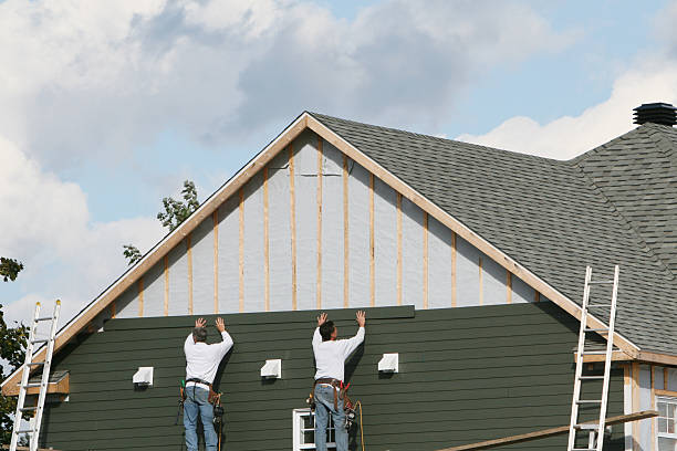 Professional Siding technician working in Middlebury, CT